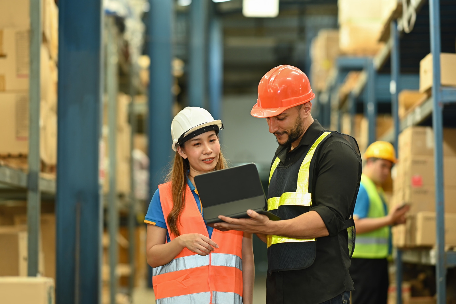 retail-workers-tablet-mstr.jpg